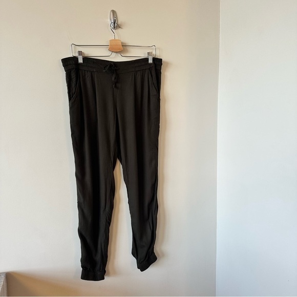 ARITZIA-AZURE Skies “Los Feliz Joggers” In Dark Olive (Size: Medium) - Picture 4 of 12